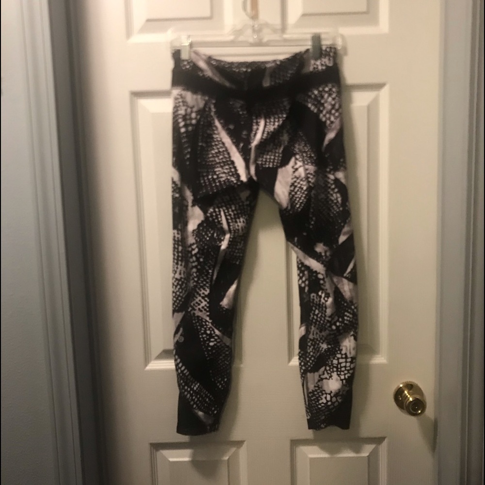 Lululemon ladies size 8 leggings CA35801RN106259